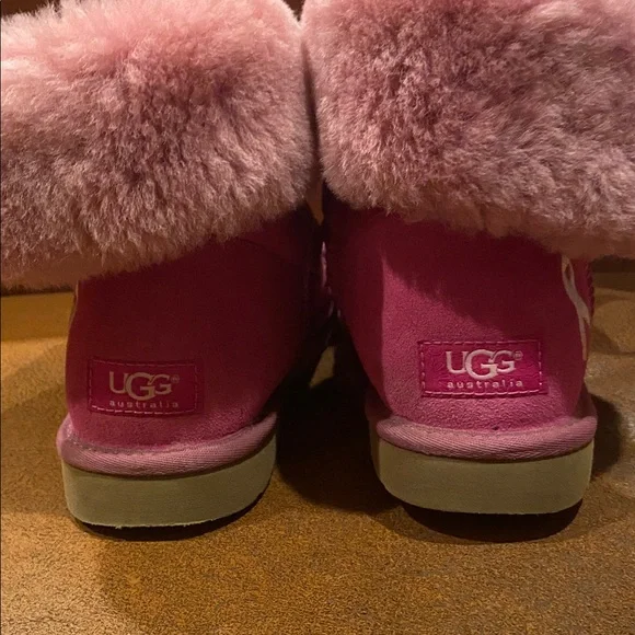 UGG Pink Breast Cancer Awareness Fur-Lined Boots Size 9 - Picture 2 of 6